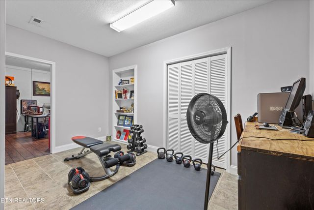 901 Crown Ridge Lane, Powell, TN 37849