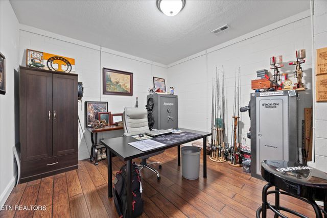 901 Crown Ridge Lane, Powell, TN 37849