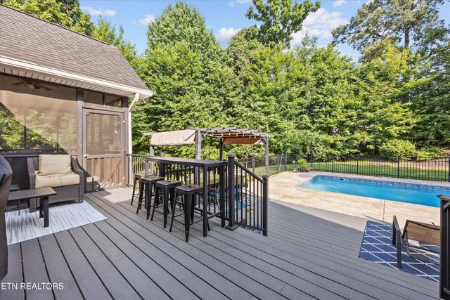901 Crown Ridge Lane, Powell, TN 37849