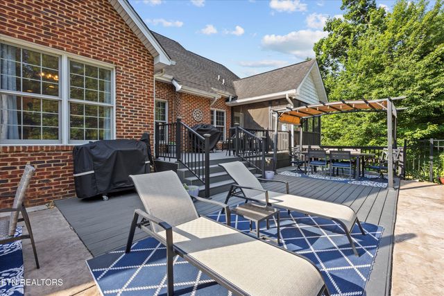901 Crown Ridge Lane, Powell, TN 37849