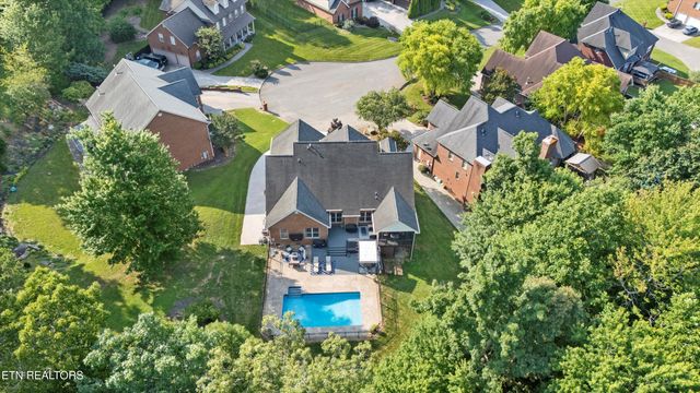 901 Crown Ridge Lane, Powell, TN 37849