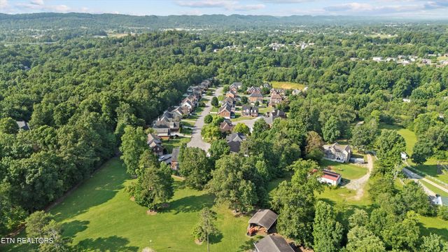 901 Crown Ridge Lane, Powell, TN 37849