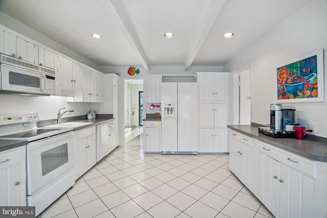 11509 FARMLAND DR, North Bethesda, MD 20852