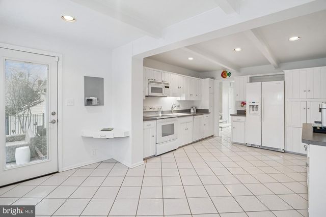 11509 FARMLAND DR, North Bethesda, MD 20852