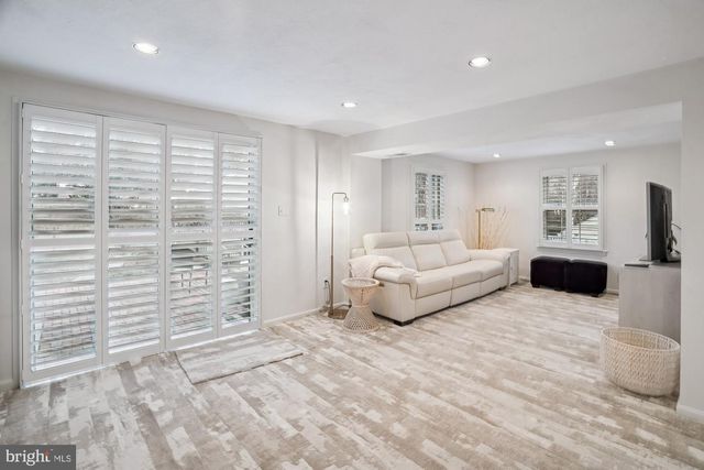 11509 FARMLAND DR, North Bethesda, MD 20852