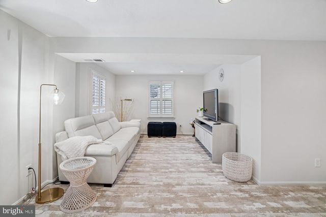 11509 FARMLAND DR, North Bethesda, MD 20852