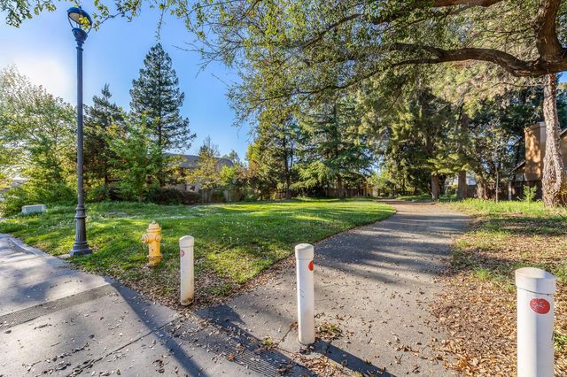 2957 Prado Ln, Davis, CA 95618