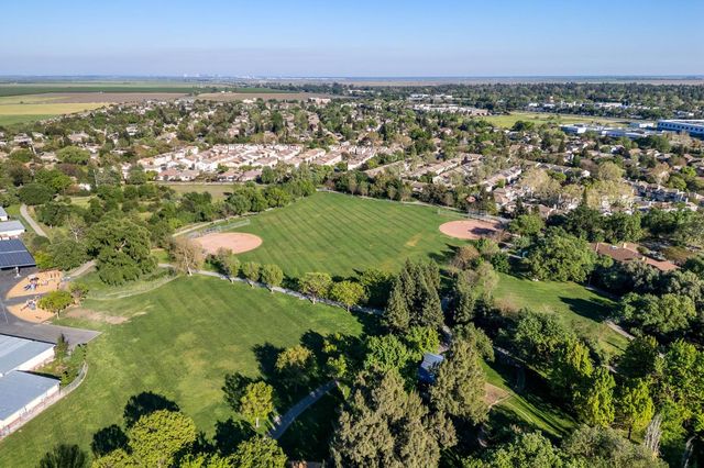 2957 Prado Ln, Davis, CA 95618