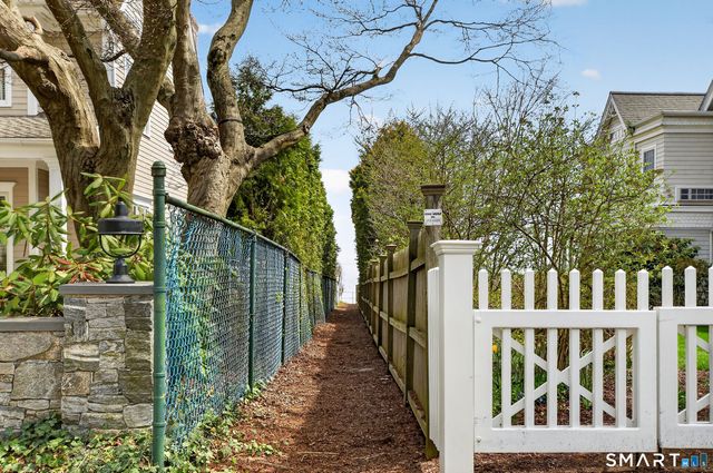 12 Howe Place, Milford, CT 06460