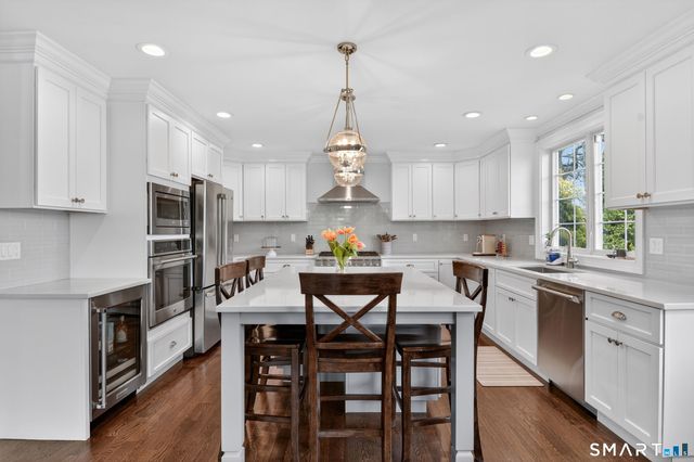 12 Howe Place, Milford, CT 06460