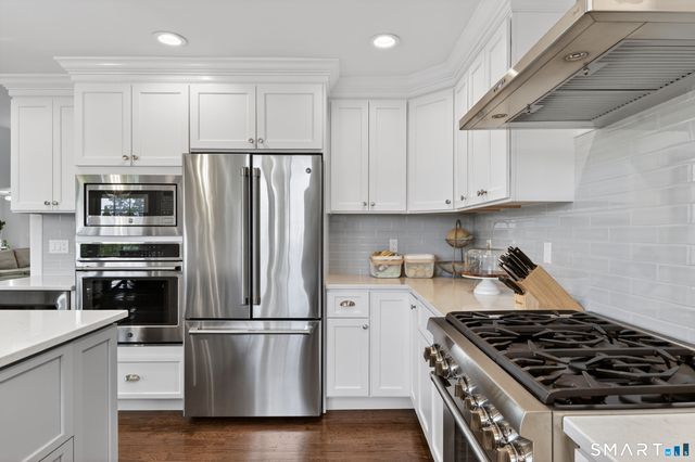 12 Howe Place, Milford, CT 06460