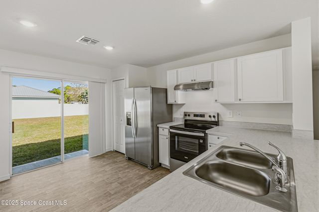 511 Trumpet Street SW, Palm Bay, FL 32908