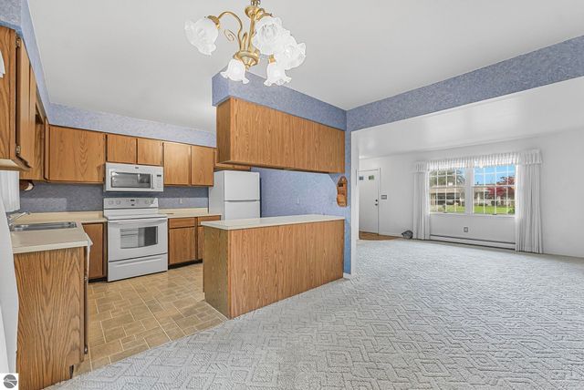 412 Wilcox Parkway, Clare, MI 48617