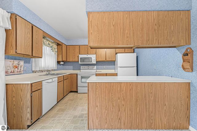 412 Wilcox Parkway, Clare, MI 48617