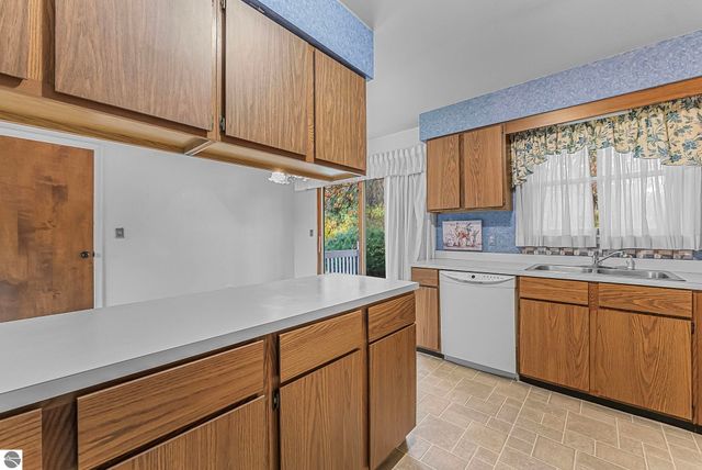 412 Wilcox Parkway, Clare, MI 48617