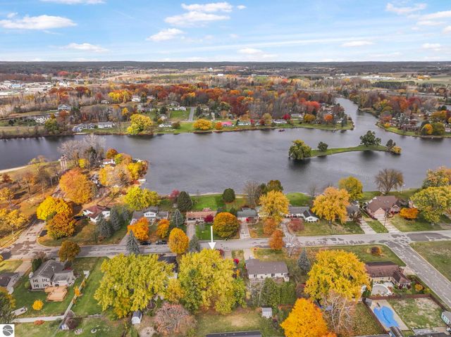 412 Wilcox Parkway, Clare, MI 48617