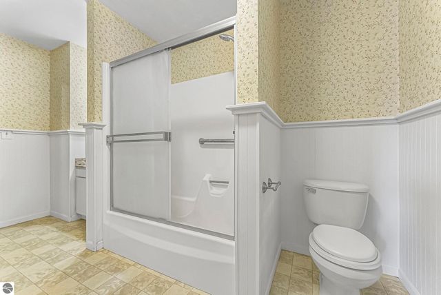 412 Wilcox Parkway, Clare, MI 48617