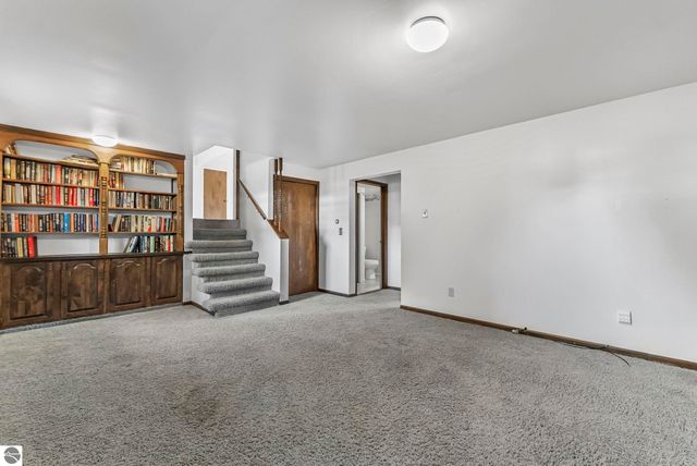 412 Wilcox Parkway, Clare, MI 48617