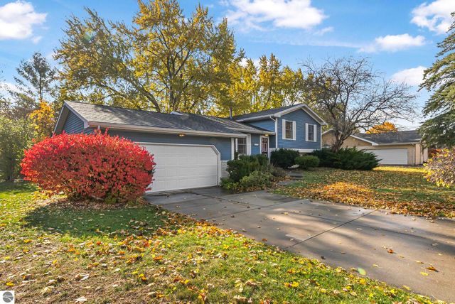 412 Wilcox Parkway, Clare, MI 48617