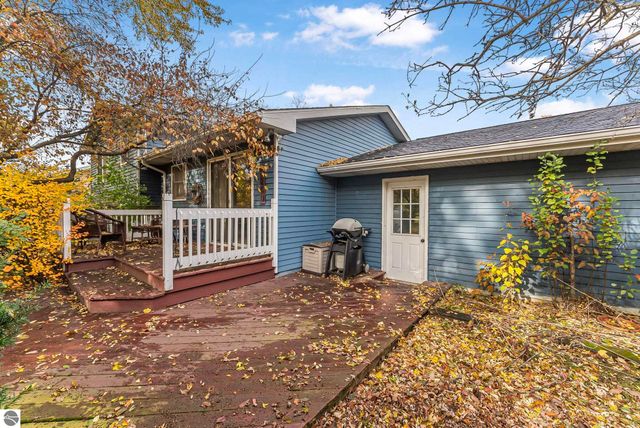 412 Wilcox Parkway, Clare, MI 48617