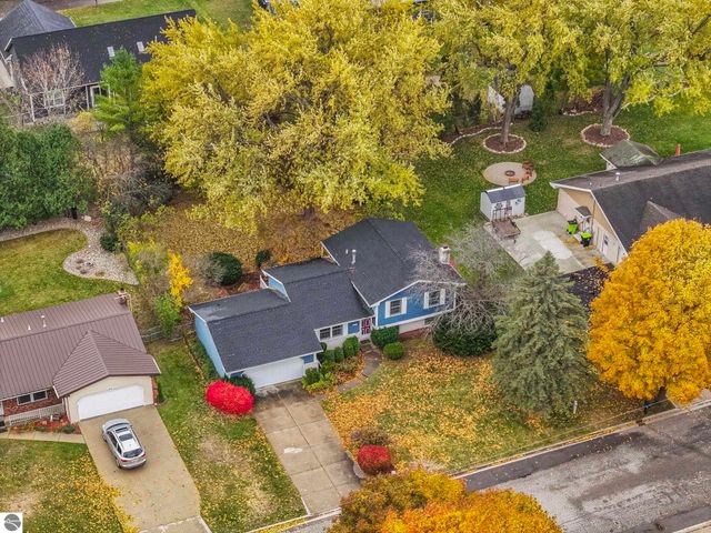 412 Wilcox Parkway, Clare, MI 48617