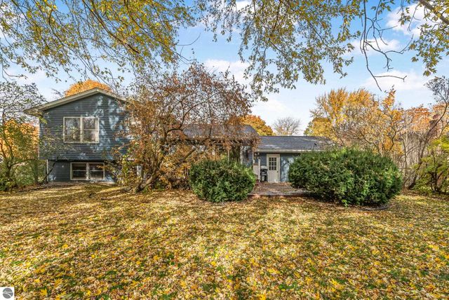 412 Wilcox Parkway, Clare, MI 48617
