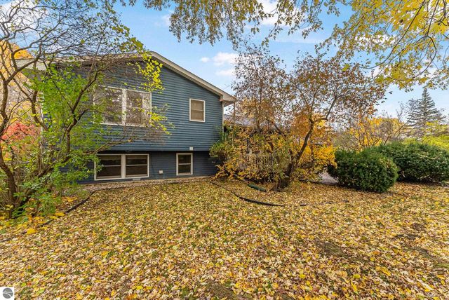 412 Wilcox Parkway, Clare, MI 48617