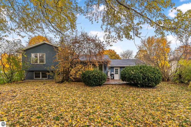 412 Wilcox Parkway, Clare, MI 48617