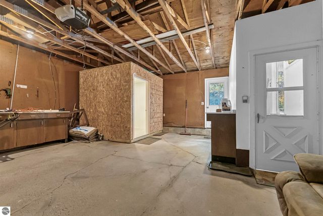 412 Wilcox Parkway, Clare, MI 48617