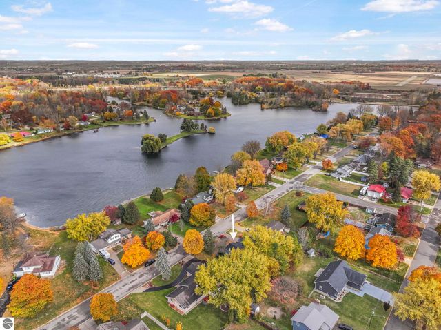 412 Wilcox Parkway, Clare, MI 48617