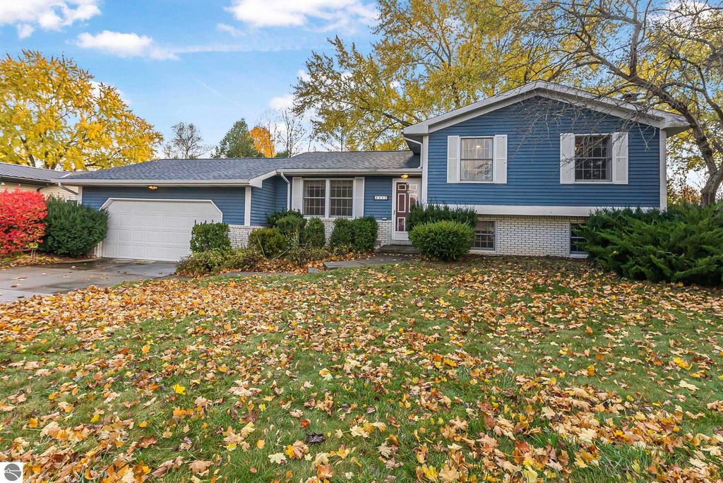 412 Wilcox Parkway, Clare, MI 48617