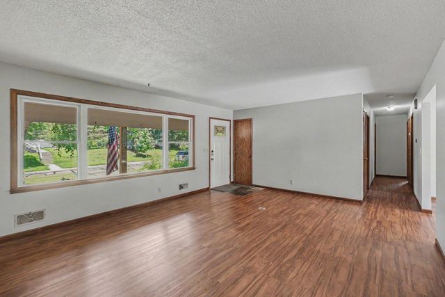 2480 14th Avenue E, North Saint Paul, MN 55109