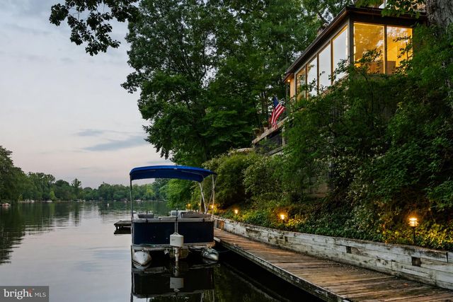 3431 GREENTREE DR, Falls Church, VA 22041