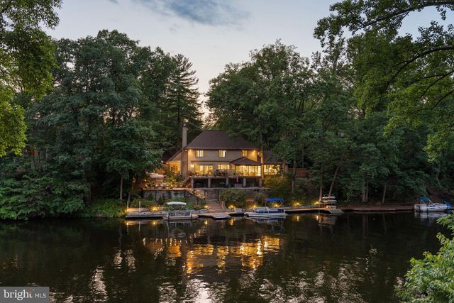 3431 GREENTREE DR, Falls Church, VA 22041