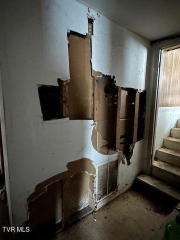 324 Ocoonita Road, Jonesville, VA 24263