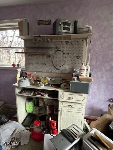 324 Ocoonita Road, Jonesville, VA 24263