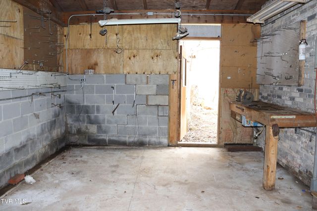 324 Ocoonita Road, Jonesville, VA 24263