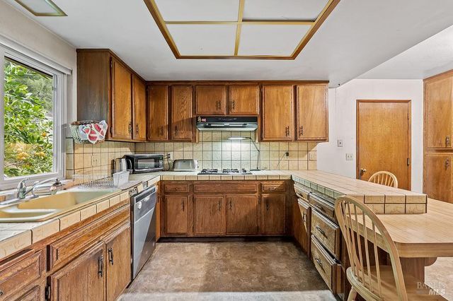 2425 Rancho Cabeza Dr, Santa Rosa, CA 95404