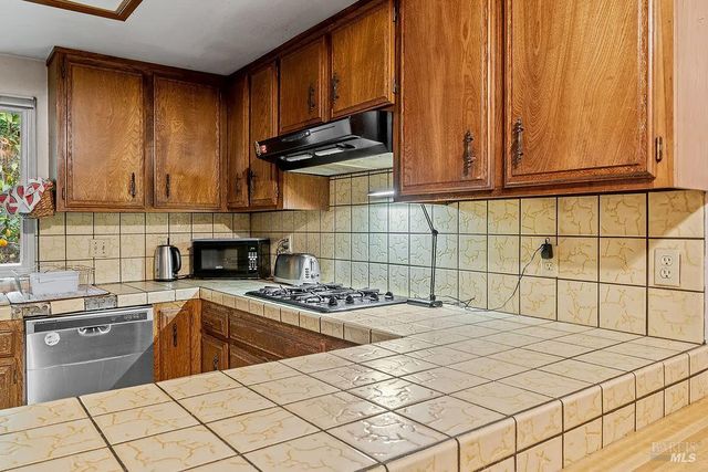 2425 Rancho Cabeza Dr, Santa Rosa, CA 95404