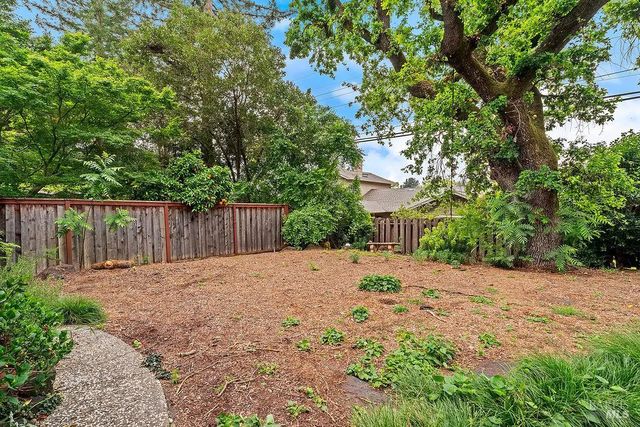 2425 Rancho Cabeza Dr, Santa Rosa, CA 95404