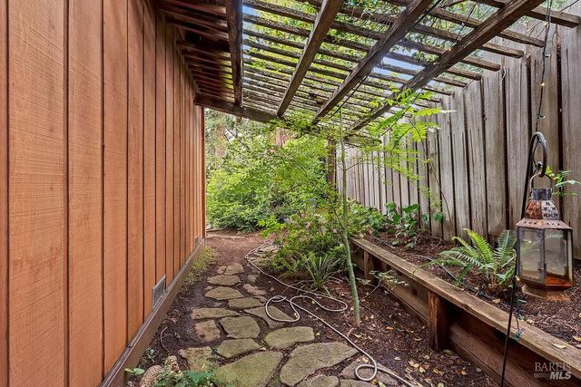 2425 Rancho Cabeza Dr, Santa Rosa, CA 95404