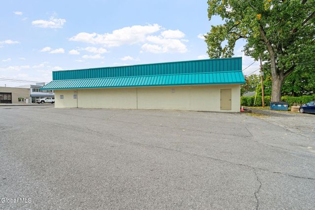 175-179 Columbia Turnpike, East Greenbush, NY 12144
