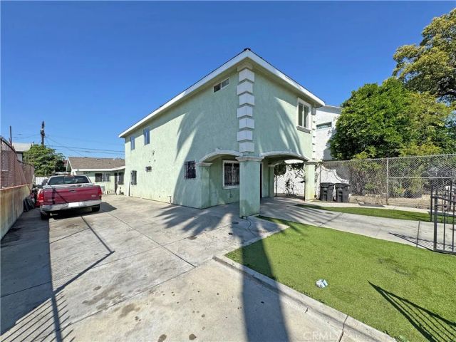 6927 Estrella Avenue, Los Angeles, CA 90044