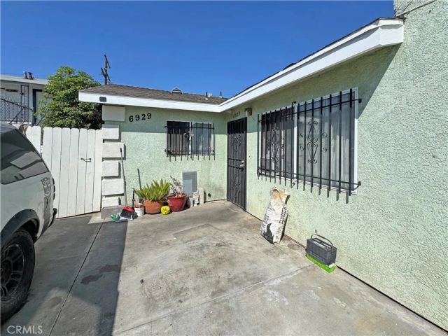 6927 Estrella Avenue, Los Angeles, CA 90044