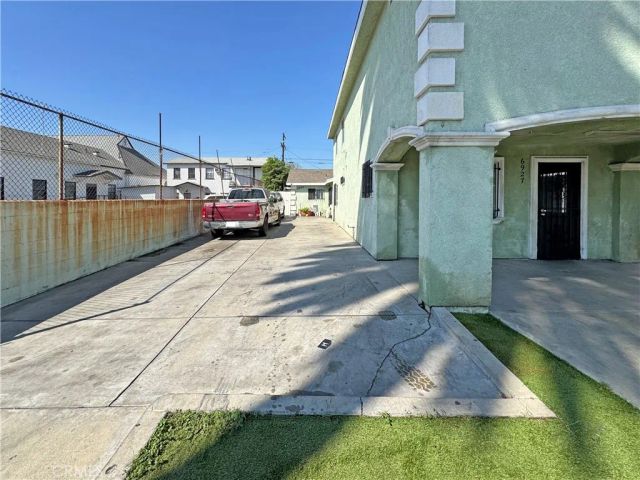 6927 Estrella Avenue, Los Angeles, CA 90044