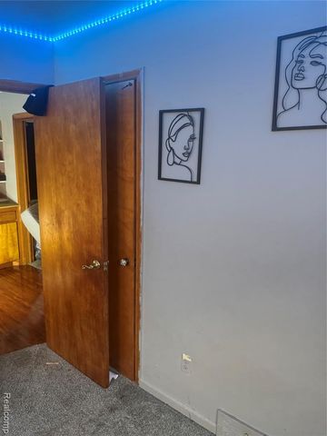 21810 Schroeder Avenue, Eastpointe, MI 48021