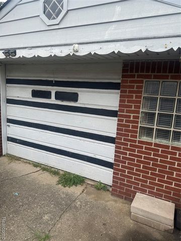 21810 Schroeder Avenue, Eastpointe, MI 48021