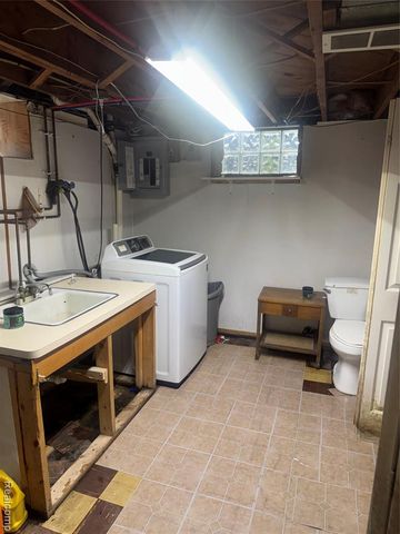 21810 Schroeder Avenue, Eastpointe, MI 48021
