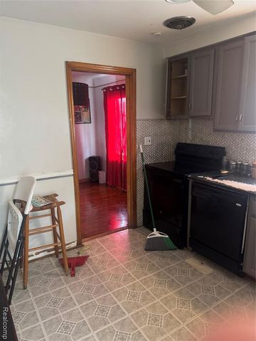 21810 Schroeder Avenue, Eastpointe, MI 48021