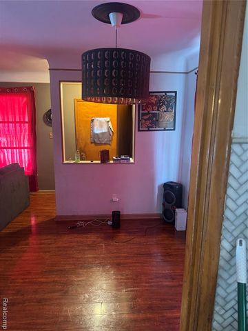 21810 Schroeder Avenue, Eastpointe, MI 48021
